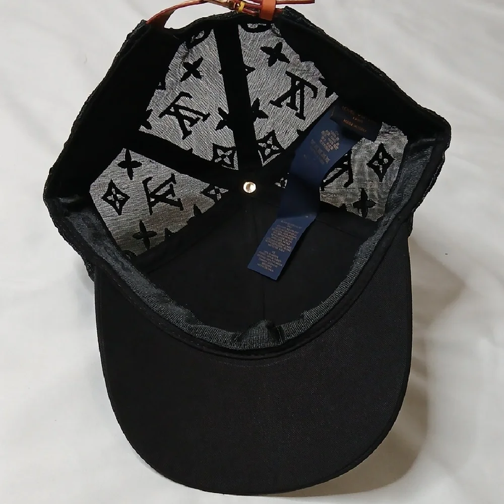 Louis Vuitton Black Monogram Cap - Picture 5 of 7
